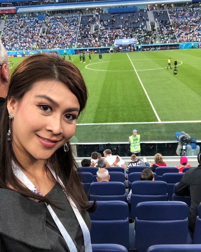 Sự nghiệp Á hậu Hoàn vũ Thái Lan - người tử nạn với chủ tịch Leicester