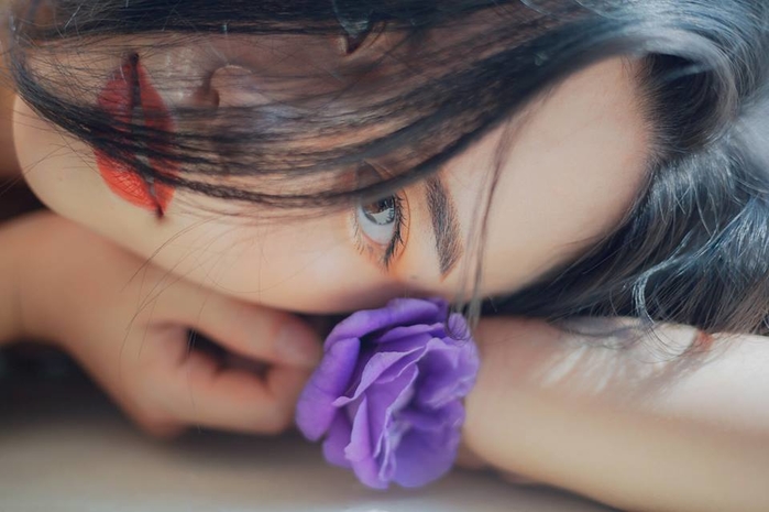 Có một sự thật ít ai biết: Con gái mạnh mẽ nhất lại thường dễ đổ vỡ nh