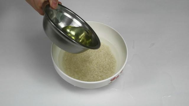 Thêm những món này khi nấu, sẽ giúp nồi cơm thơm ngon, dẻo hạt