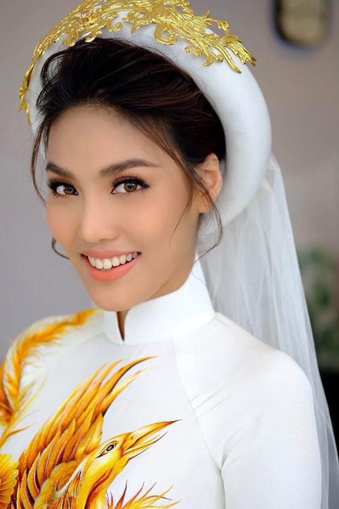Theo năm tháng phong cách trang điểm ngày cưới của sao Việt đã thay đổ