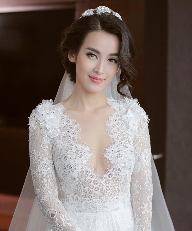 Theo năm tháng phong cách trang điểm ngày cưới của sao Việt đã thay đổ