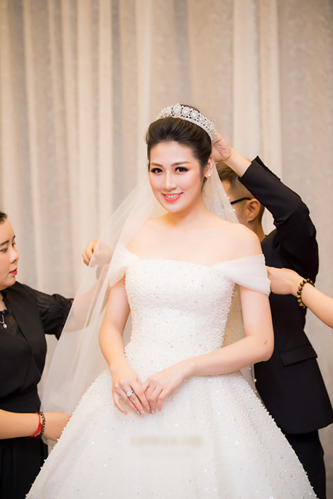 Theo năm tháng phong cách trang điểm ngày cưới của sao Việt đã thay đổ