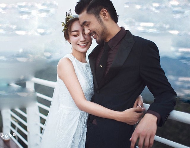 Tiếng hôn hít, ân ái bên kia đầu dây khiến tôi chết điếng
