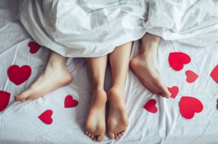 Tiếng hôn hít, ân ái bên kia đầu dây khiến tôi chết điếng