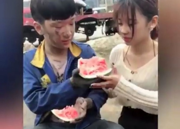 Tình yêu không quan trọng vật chất khiến dân mạng ngưỡng mộ