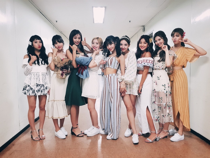 Top 10 nhóm nhạc thần tượng Kpop bán album chạy nhất từ đầu năm 2018