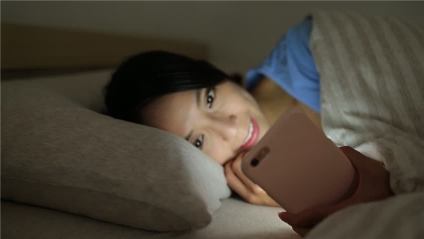 Trước khi đi ngủ mà thực hiện 4 thói quen này thì dễ có ngày gặp họa