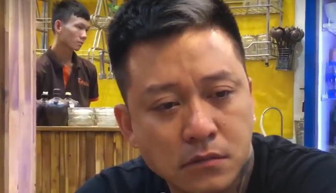 Tuấn Hưng bật khóc khi bị hủy show trước giờ G