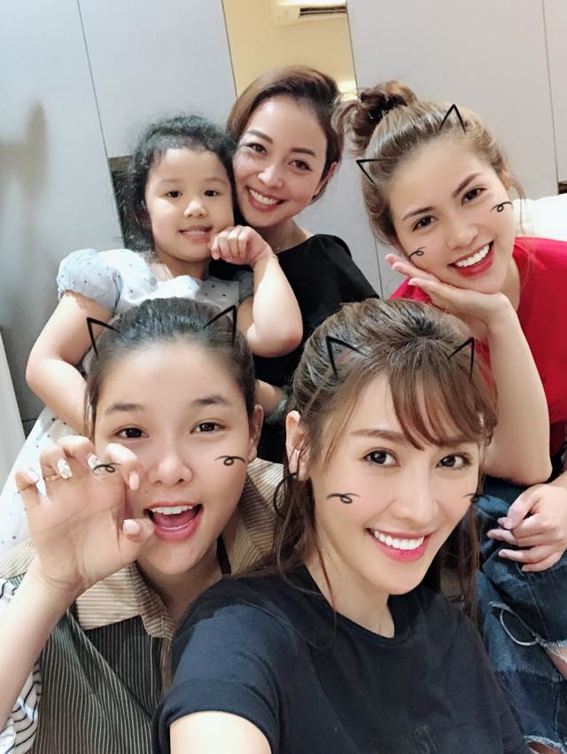 Tưởng ghét nhau, những sao Việt này lại bất ngờ thân thiết đến lạ