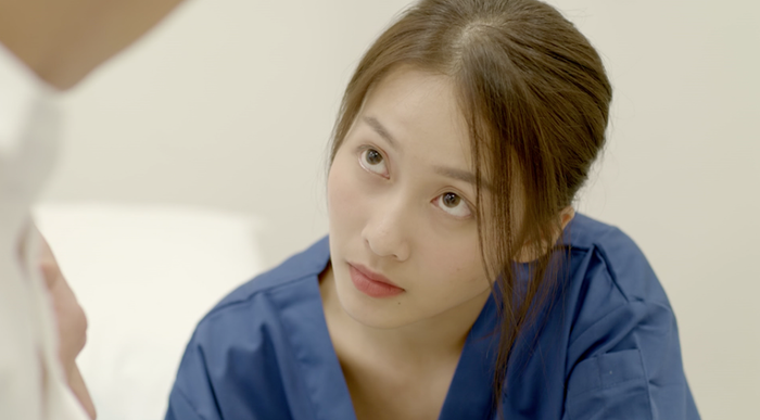 Vua len song, fan da nhanh chong chi ra nhung diem tru cua Hau Due Mat trơi phien ban Viet