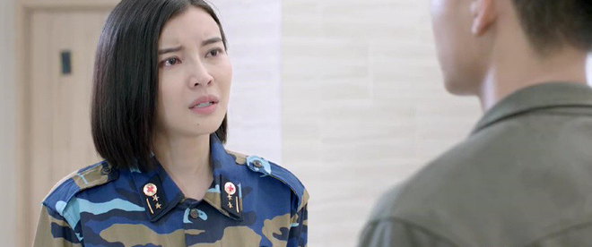 Vua len song, fan da nhanh chong chi ra nhung diem tru cua Hau Due Mat trơi phien ban Viet