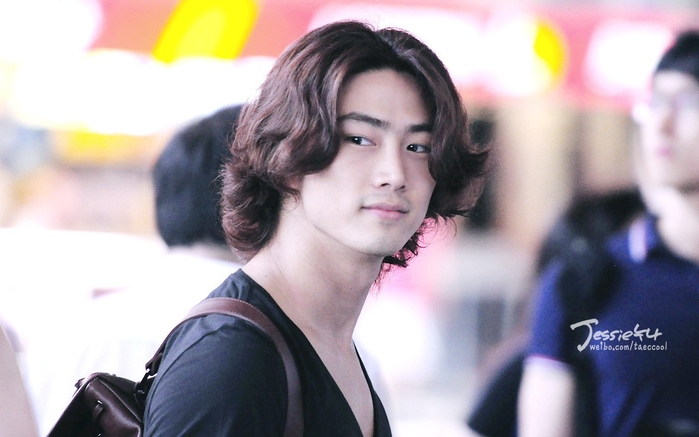 15 idol Kpop cắt tóc ngắn hay chuyển sang tóc dài đều xứng danh mỹ nam