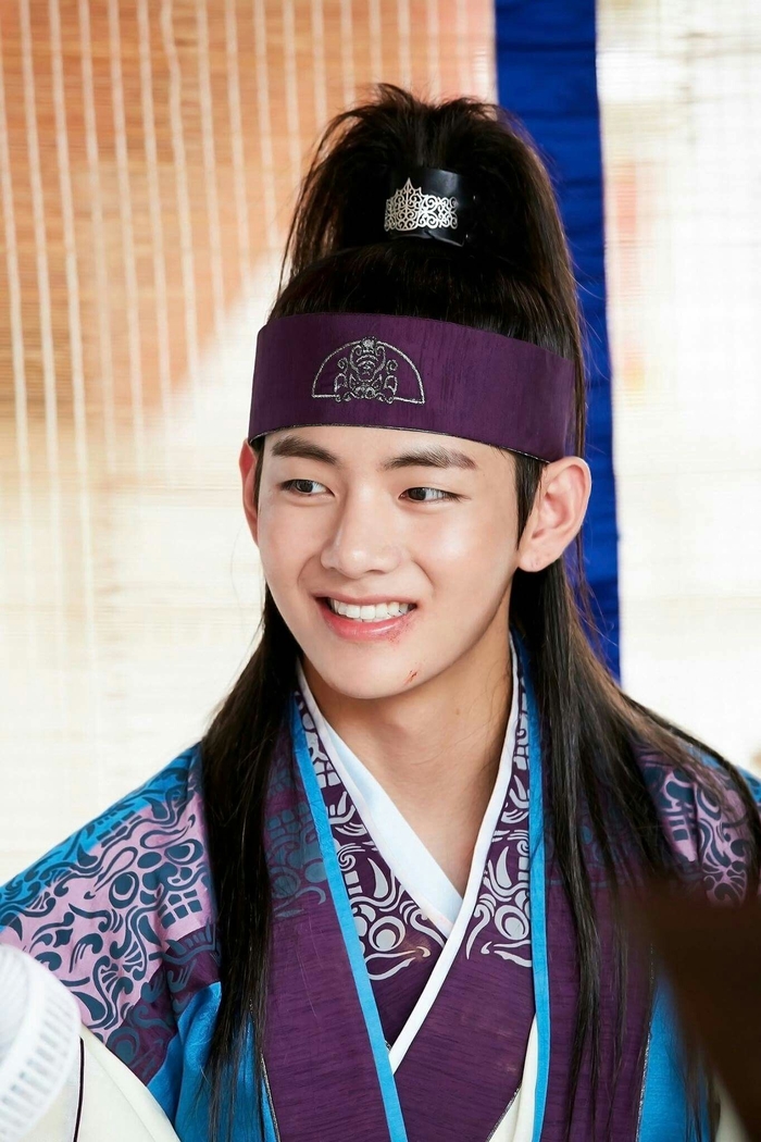 15 idol Kpop cắt tóc ngắn hay chuyển sang tóc dài đều xứng danh mỹ nam