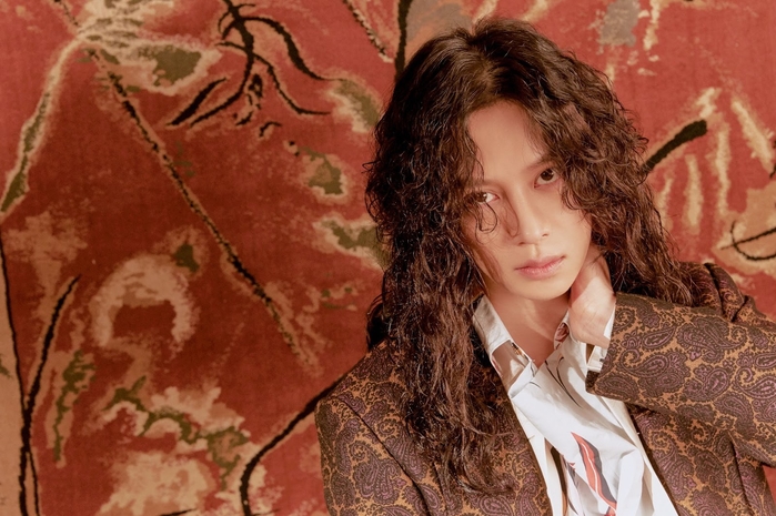 15 idol Kpop cắt tóc ngắn hay chuyển sang tóc dài đều xứng danh mỹ nam