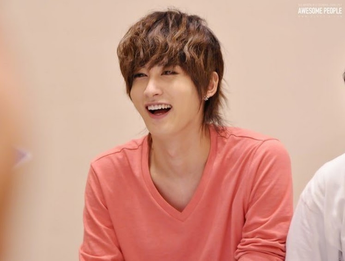 15 idol Kpop cắt tóc ngắn hay chuyển sang tóc dài đều xứng danh mỹ nam