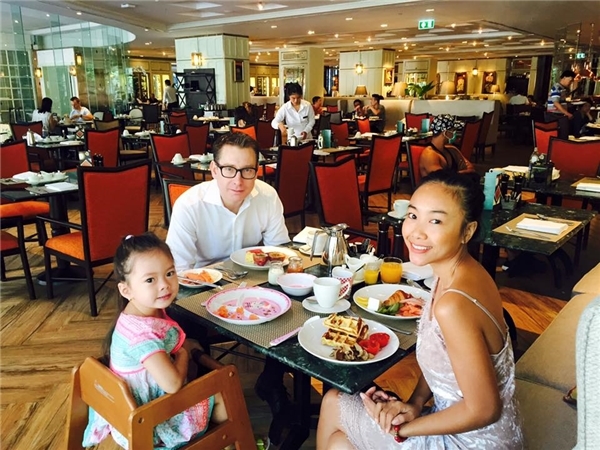 Cuộc sống nhung lụa của những cô chiêu, cậu ấm nhà sao Việt