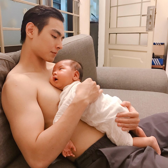 Những ông bố bỉm sữa thế hệ mới của Vbiz chăm con cực khéo