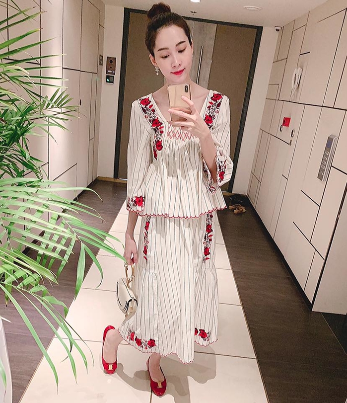 Kiểu váy áo khiến Đặng Thu Thảo mê mệt từ thời son rỗi đến khi làm mẹ