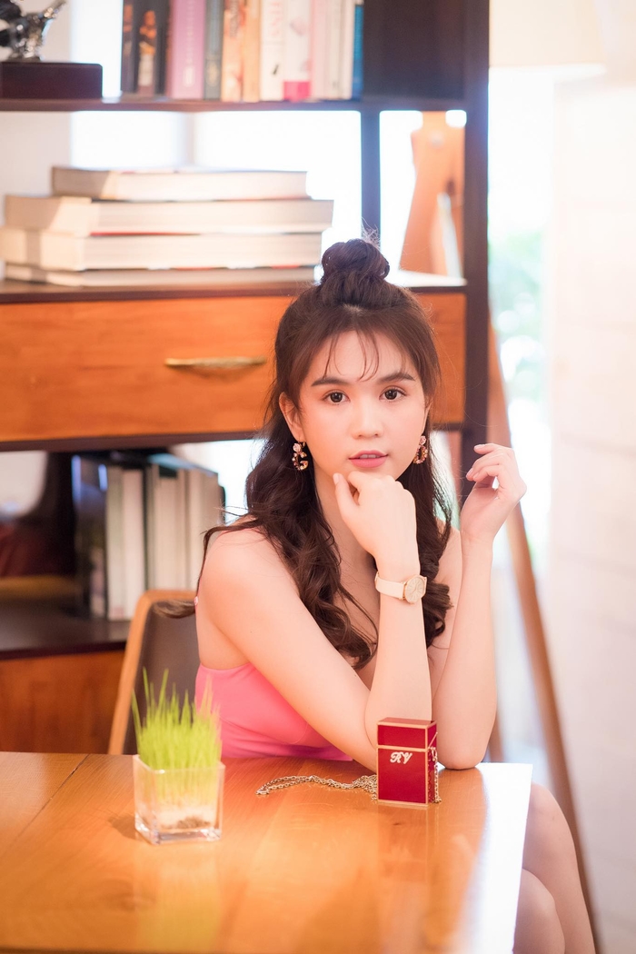 Chịu chơi như loạt mỹ nhân Việt, mua túi xách mini toàn giá trên trời