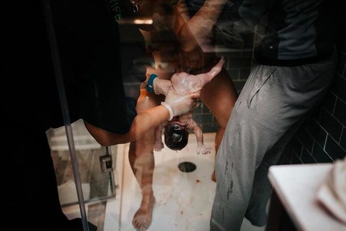 Khoảnh khắc diệu kì khi người mẹ sinh ra một thiên thần