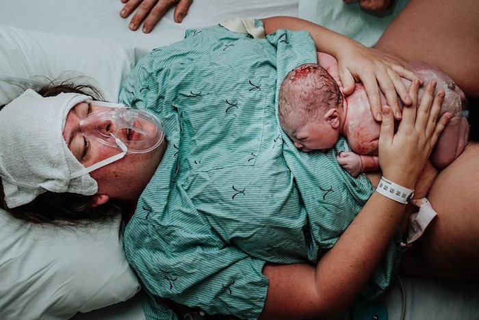 Khoảnh khắc diệu kì khi người mẹ sinh ra một thiên thần