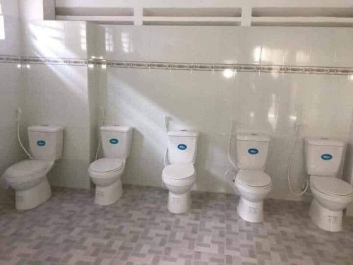 Ảnh vui tuần qua: Vệ sĩ an toàn khi rút ATM, chăm lo cho thần tượng