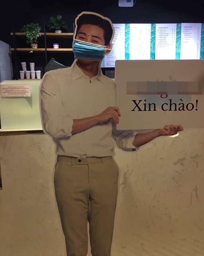 Ảnh vui tuần qua: Vệ sĩ an toàn khi rút ATM, chăm lo cho thần tượng