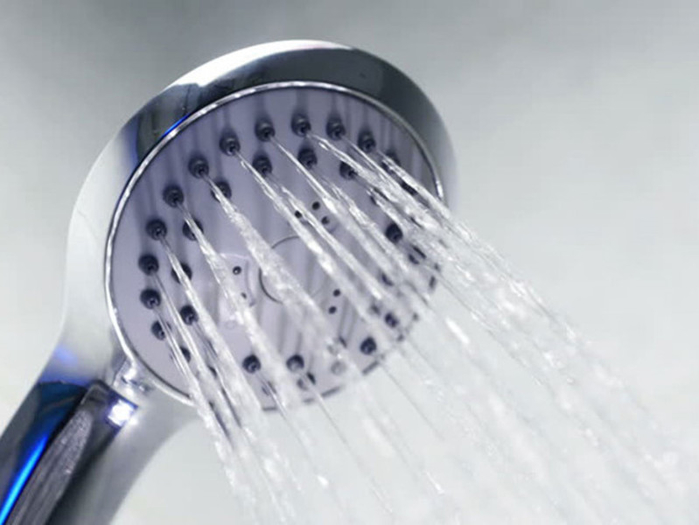 Bạn sẽ tỉnh táo hơn vào buổi sáng với cách tắm chỉ mất 90s sau đây