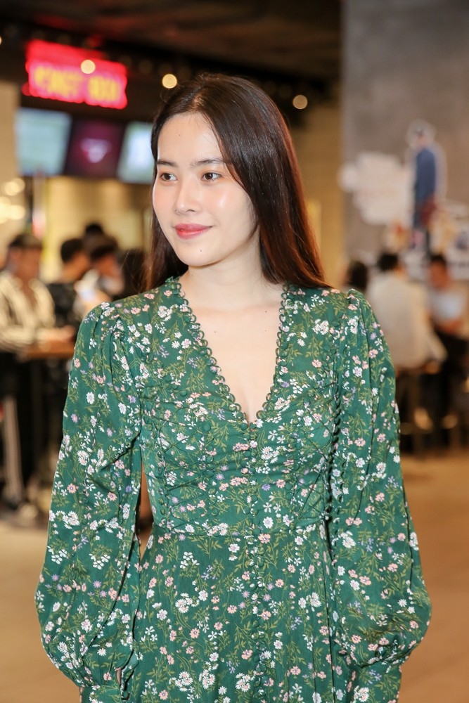 Bi fan chup voi, Bui Phuong nga va cac my nhan Viet khac la the nay day