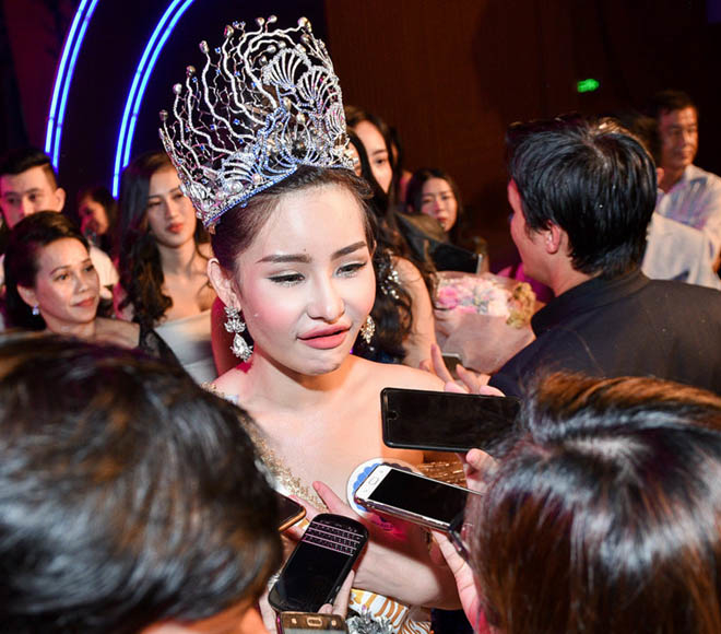 Bi fan chup voi, Bui Phuong nga va cac my nhan Viet khac la the nay day