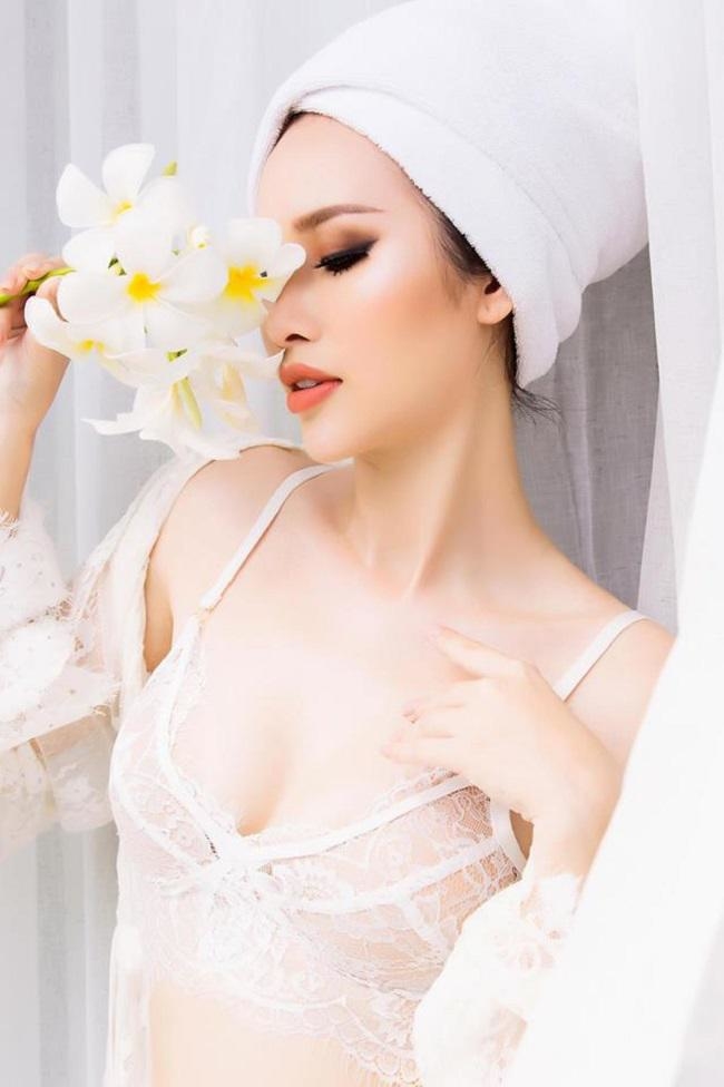 Sao Việt chạy theo mốt áo tắm mặc như không và nội y xuyên thấu