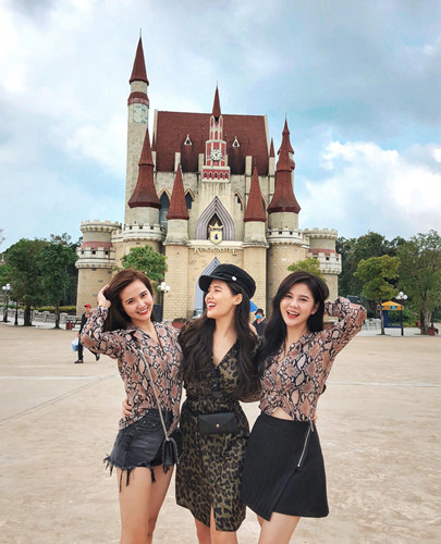 Những bà mẹ bỉm sữa cùng hội bạn thân hot nhất gây bão mạng xã hội