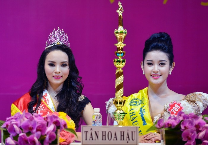 Cao tay như sao Việt khi xóa tin đồn “cạch mặt” khôn khéo