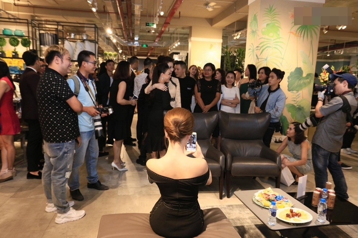 Cao tay như sao Việt khi xóa tin đồn “cạch mặt” khôn khéo