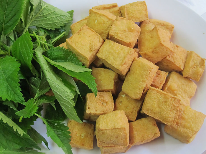 Chỉ cần thêm thao tác đơn giản này món đậu hũ chiên sẽ luôn vàng ruộm