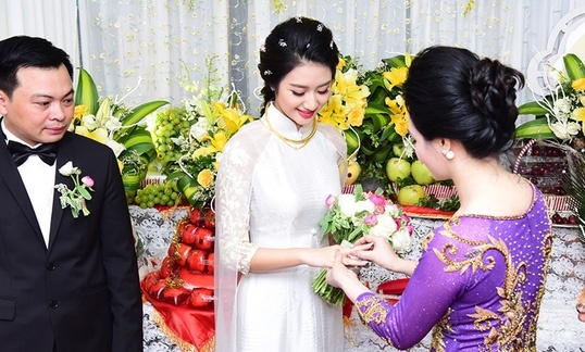 Loạt mỹ nhân Việt nhận được của hồi môn toàn vàng ròng, xế hộp bạc tỷ