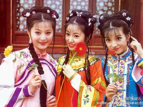 Dàn sao nữ Hoàn Châu Cách Cách vướng tai tiếng