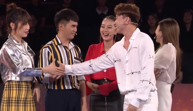 Diễm My mỉa mai S.T chỉ thấy suốt ngày chơi gameshow