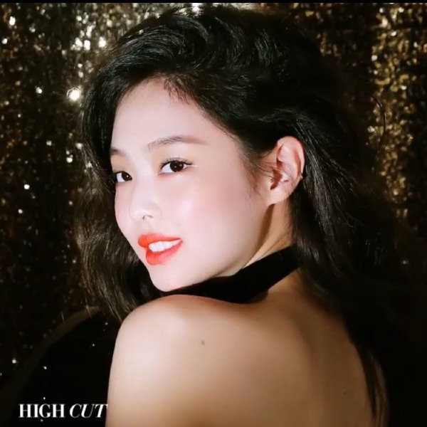 Fan châu Á bấn loạn trước loạt hình ảnh khí chất của Jennie
