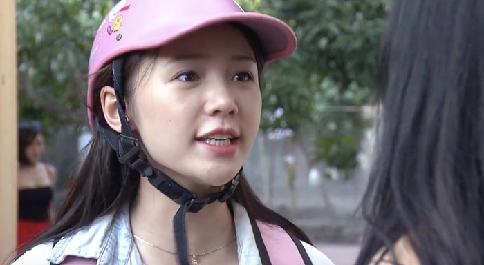 Gian di tren phim la vay nhung ngoai doi Dao lai so huu phong cach thoi trang sexy het nac