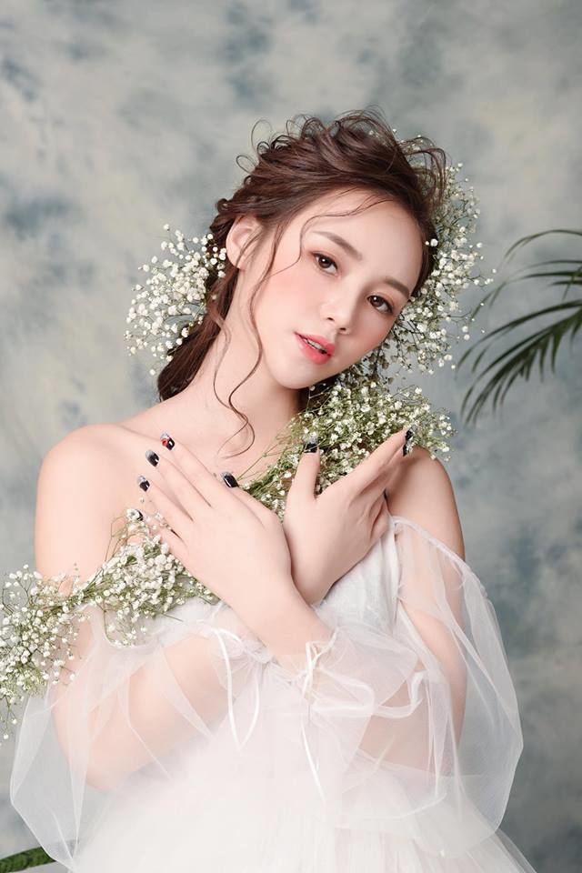 Gian di tren phim la vay nhung ngoai doi Dao lai so huu phong cach thoi trang sexy het nac