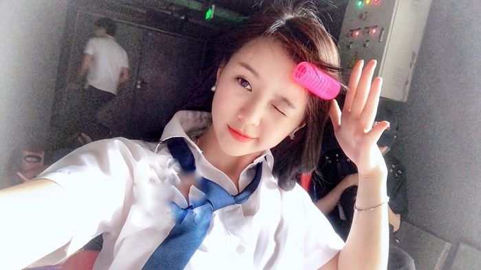 Gian di tren phim la vay nhung ngoai doi Dao lai so huu phong cach thoi trang sexy het nac