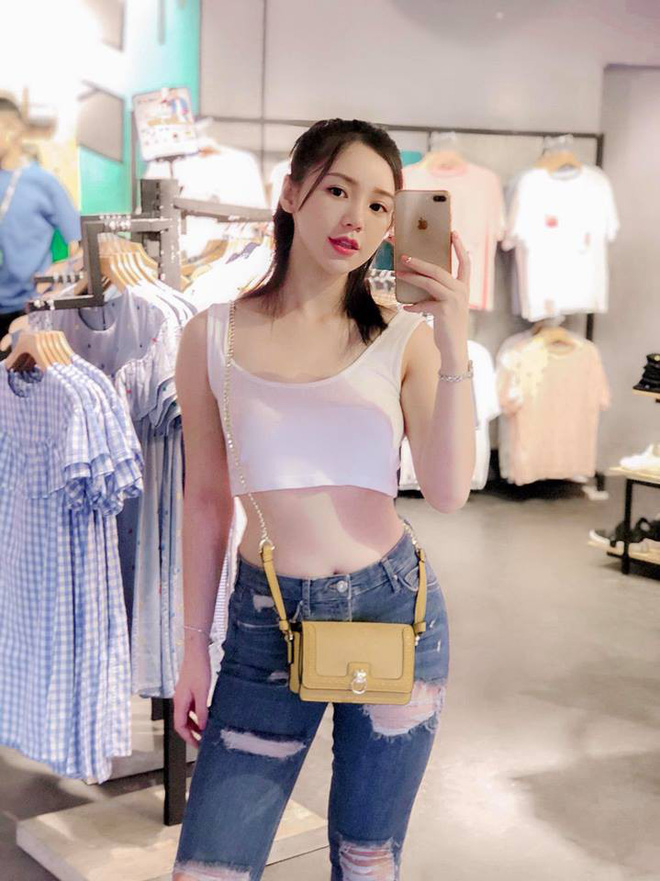 Gian di tren phim la vay nhung ngoai doi Dao lai so huu phong cach thoi trang sexy het nac