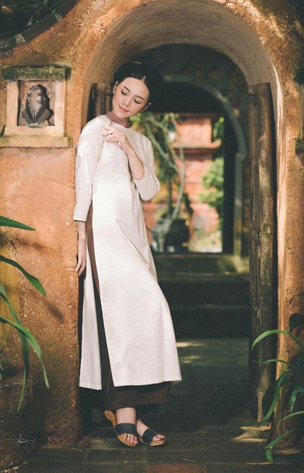 Gian di tren phim la vay nhung ngoai doi Dao lai so huu phong cach thoi trang sexy het nac