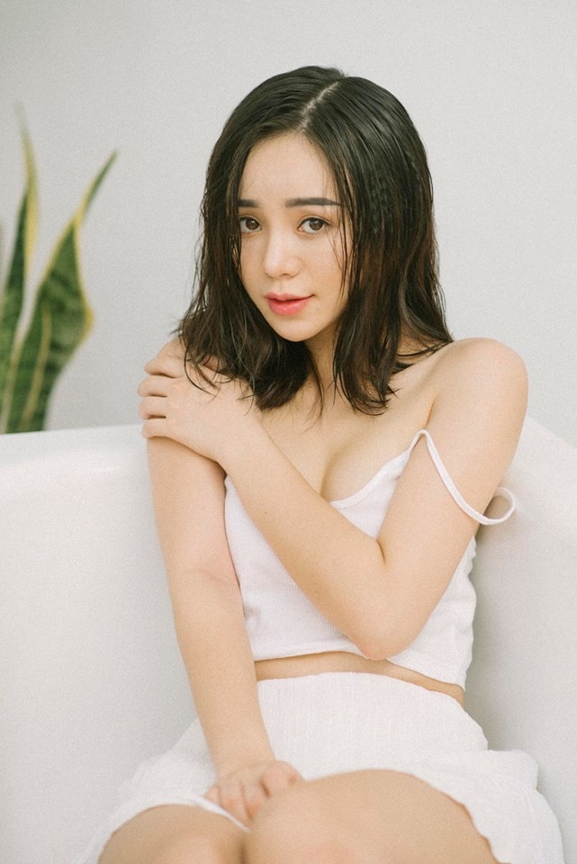 Gian di tren phim la vay nhung ngoai doi Dao lai so huu phong cach thoi trang sexy het nac