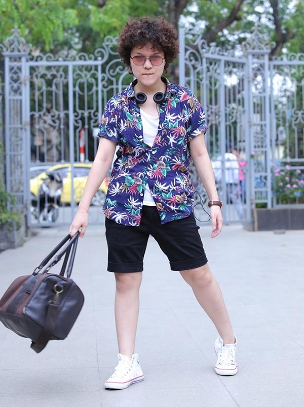 Trước khi gia nhập làng giải trí, Gil Lê cũng từng nuôi tóc dài song chỉ để tới ngang vai, không làm mất đi vẻ ngoài cá tính.