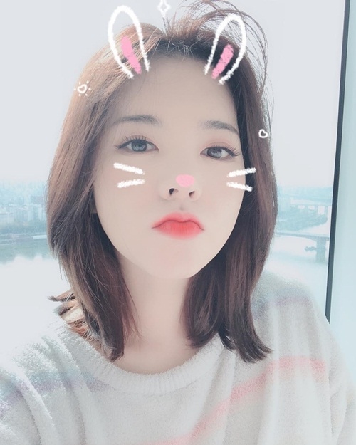 Ảnh hot sao Hàn: Sulli không ngại thả rông ra đường