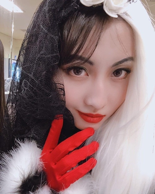 Ảnh hot sao Hàn: Sulli không ngại thả rông ra đường