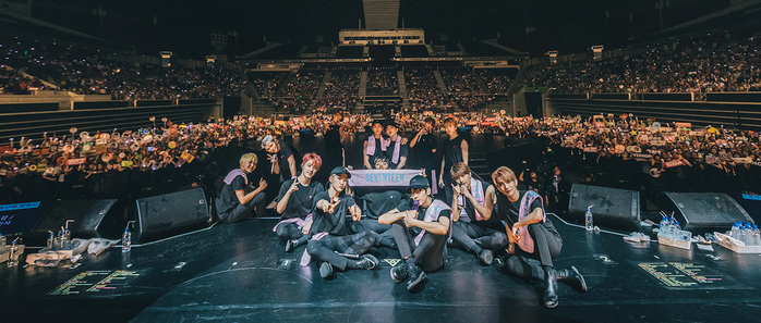 Hoshi (SEVENTEEN) ngã quỵ tại concert vì gặp phải chấn thương vai