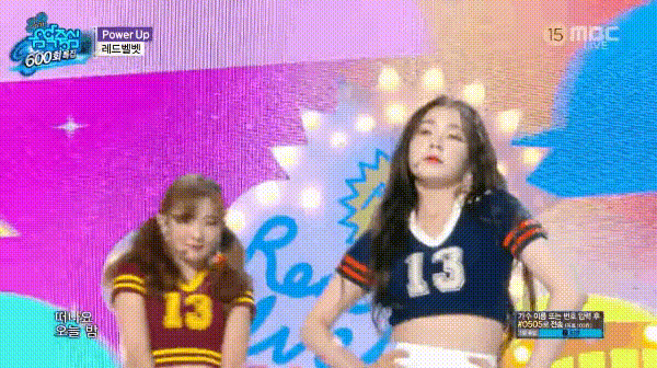 Joy (Red Velvet) mặc áo xuyên thấu lộ nội y khiến CĐM tranh cãi